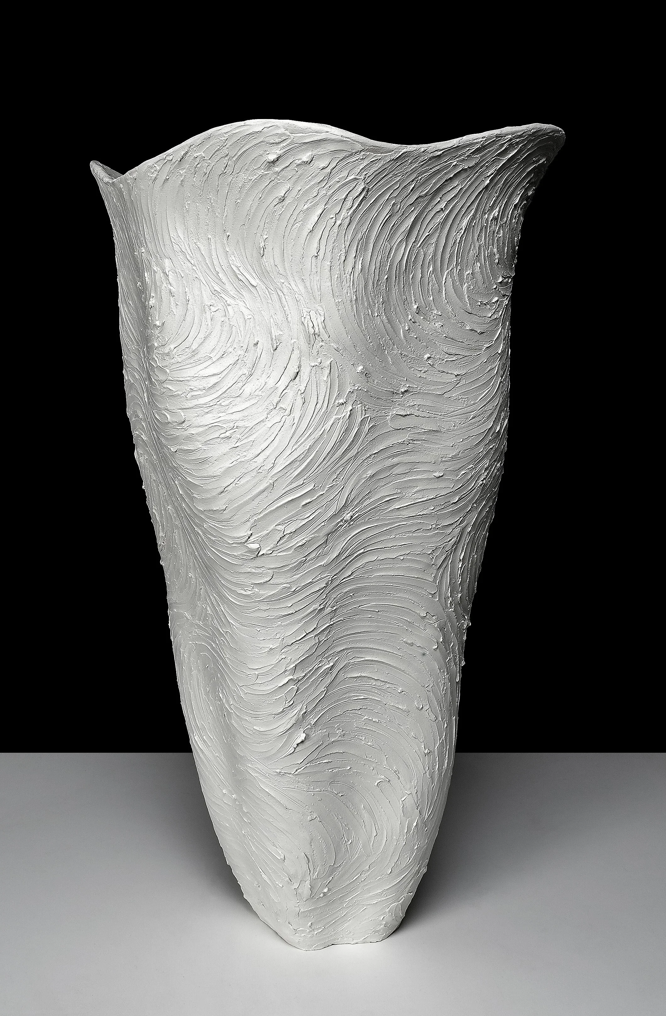 Vessel 白磁 ラトルズ Textured Vessel in White - No 121 — Beverly Morrison